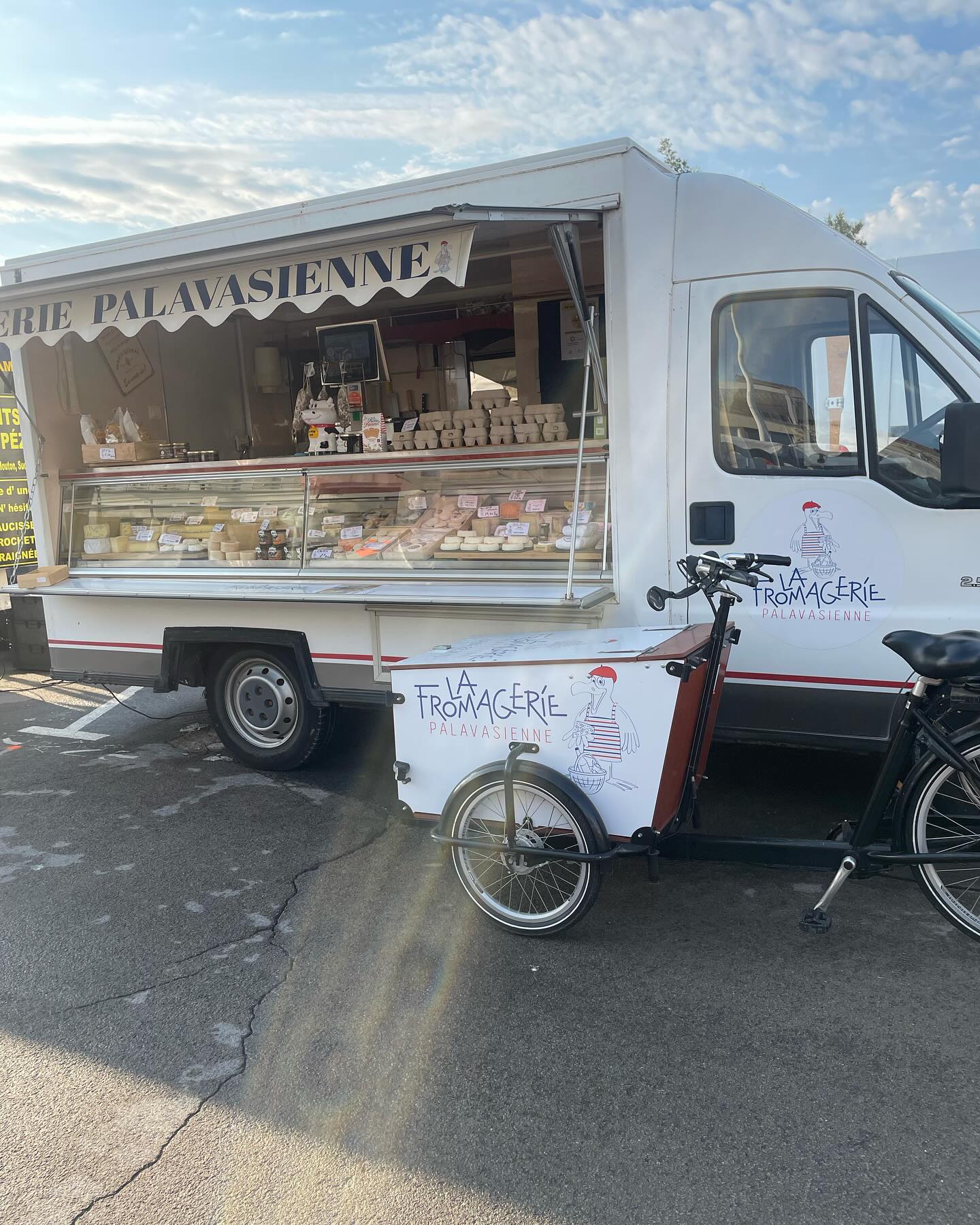 Lafromageriepalavasienne-fromagerie-cremerie-palavas-les-flots-devanture-camion
